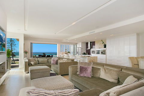 Oceans 74 - An Elite Holiday Home - Accommodation in Brisbane 32