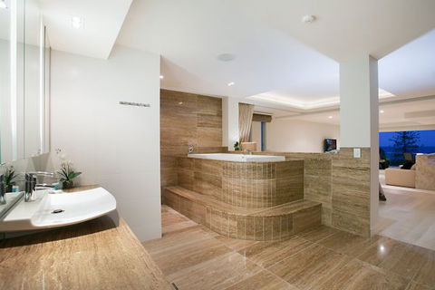 Oceans 74 - An Elite Holiday Home - Accommodation in Brisbane 35