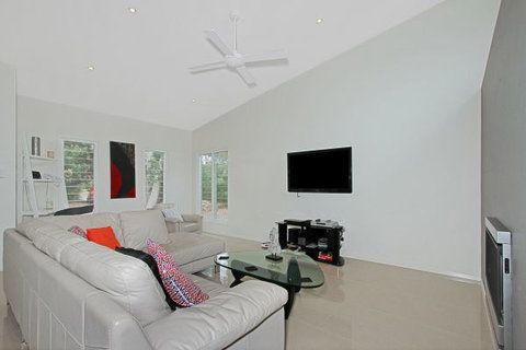 Poolside - Accommodation in Brisbane 1