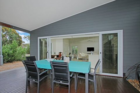 Poolside - Accommodation in Brisbane 5