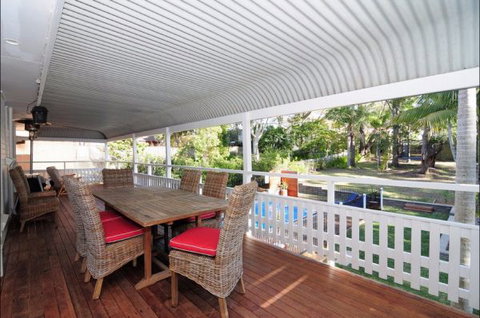 Poolside - Accommodation in Brisbane 7