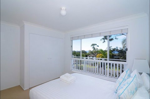 Poolside - Accommodation in Brisbane 8