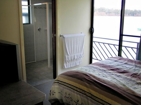 Takeme2 Houseboat - Accommodation in Brisbane 3