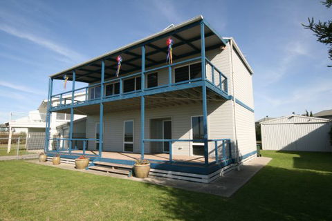 LJ Hooker Goolwa Holiday Rentals - 25 Barrage Road, Goolwa South - Accommodation in Brisbane 0