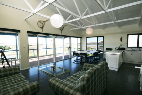 LJ Hooker Goolwa Holiday Rentals - 25 Barrage Road, Goolwa South - Accommodation in Brisbane 1