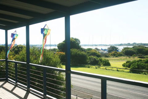 LJ Hooker Goolwa Holiday Rentals - 25 Barrage Road, Goolwa South - Accommodation in Brisbane 2