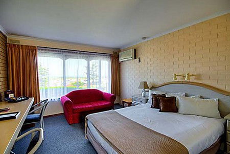 Raglan Motor Inn - Accommodation in Brisbane 0