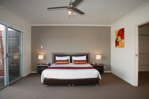 Quarterdecks Harbour Retreat - Accommodation in Brisbane 2