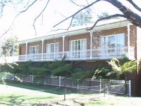 Barrasss John Bright Motor Inn - Accommodation in Brisbane 1
