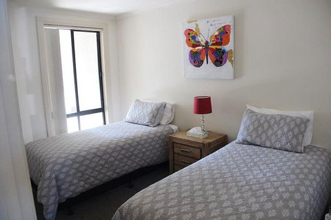 Cliff House Beachfront Villas - Accommodation in Brisbane 3