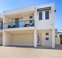 Century 21 SouthCoast The Residence - Accommodation in Brisbane