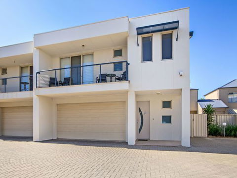 Century 21 SouthCoast: The Residence - Accommodation in Brisbane 0