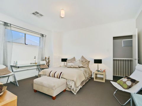 Century 21 SouthCoast: The Residence - Accommodation in Brisbane 3