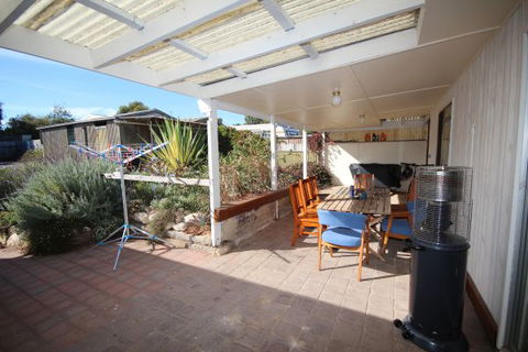LJ Hooker Goolwa Holiday Rentals - 12 Willmett Road, Goolwa Beach - Accommodation in Brisbane 3