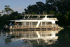 Whitewater Houseboat - Accommodation in Brisbane 0