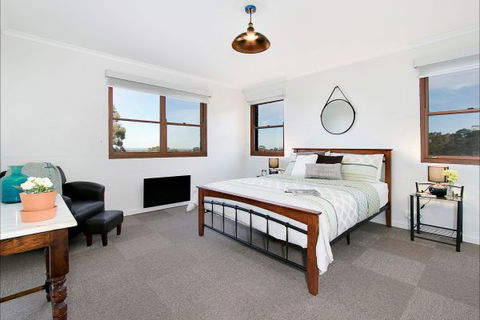 Blueberry Hills On Comleroy - Accommodation in Brisbane 4