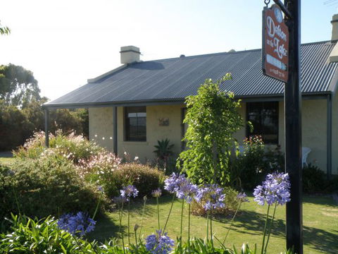 Dalton On The Lake - Accommodation in Brisbane 1