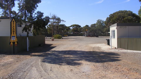 Woomera Traveller's Village And Caravan Park - Accommodation in Brisbane 0