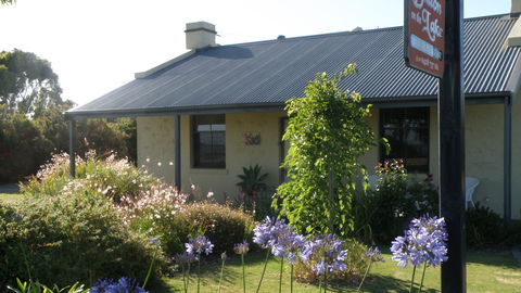 Dalton On The Lake - Accommodation in Brisbane 0
