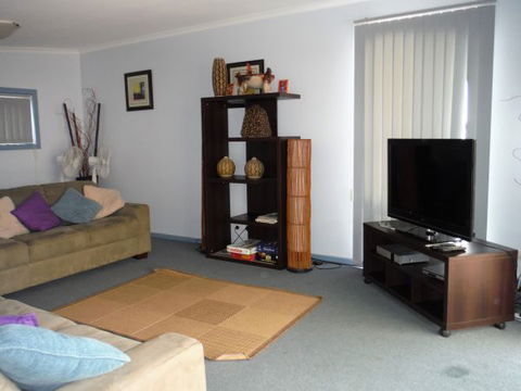 Wallaroo Waves - Accommodation in Brisbane 1