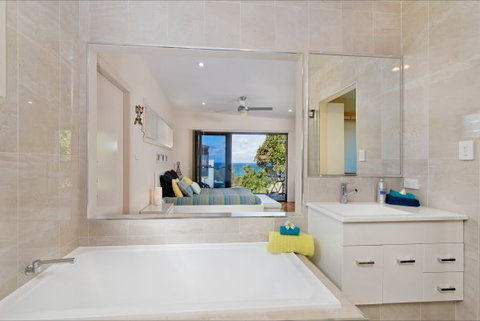 Akama Vista - Couple's Retreat - Accommodation in Brisbane 4