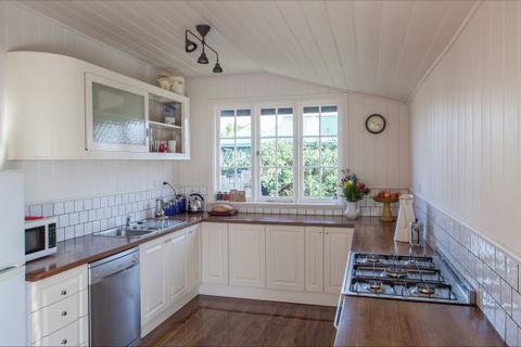 Flop House - Accommodation in Brisbane 9