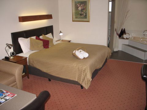 Golden Chain Wine Village Motor Inn - Accommodation in Brisbane 2
