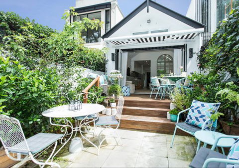 Stylish Interiors In The Bay - Accommodation in Brisbane 3