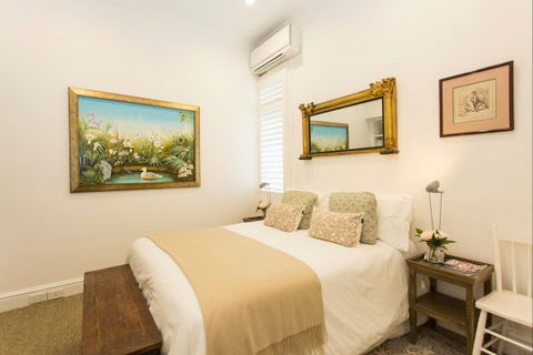 Stylish Interiors In The Bay - Accommodation in Brisbane 5