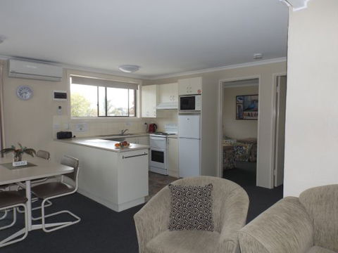 Surfside Holiday Apartments - Accommodation in Brisbane 3