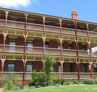 Yarra House - Accommodation in Brisbane