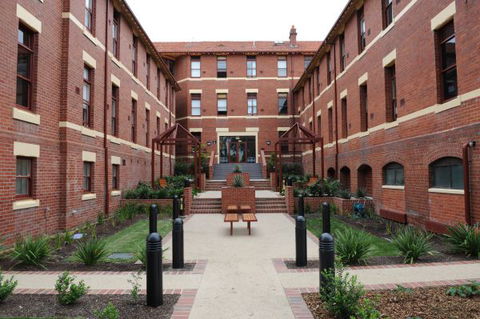 Yarra House - Accommodation in Brisbane 9