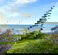 Ariadne - A Hop Skip and a Jump to the Beach with Sea Views - Accommodation in Brisbane