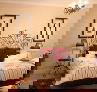 Azalea Cedar-Rose Villa - Accommodation in Brisbane