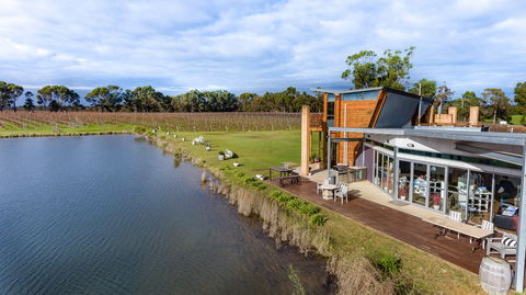 Bettenay's Lakeside Chalets And Luxury Spa Apartment - Accommodation in Brisbane 7