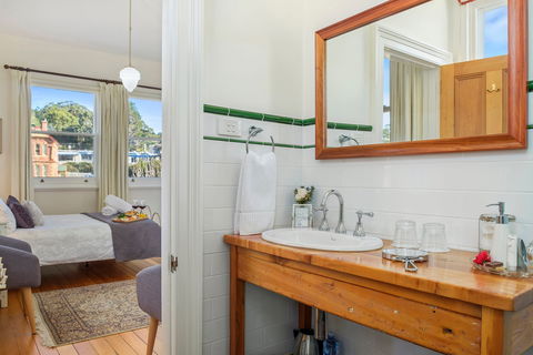 Cygnet Old Bank B&B - Accommodation in Brisbane 2