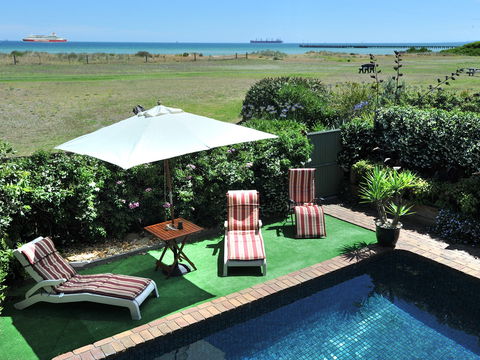 Seacove On The Beach - Accommodation in Brisbane 0