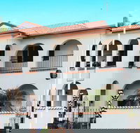 The Med Crescent Head - Accommodation in Brisbane