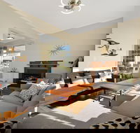 50s Beach House - Accommodation in Brisbane