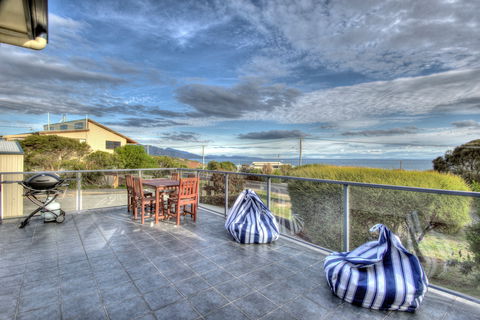 Blue Waves - Accommodation in Brisbane 0