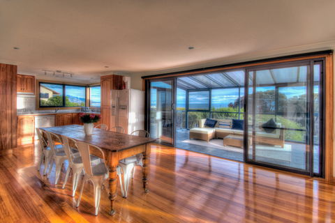 Blue Waves - Accommodation in Brisbane 3