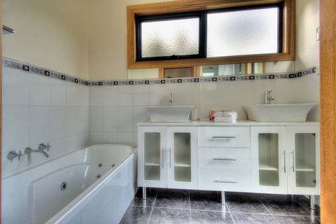 Blue Waves - Accommodation in Brisbane 5