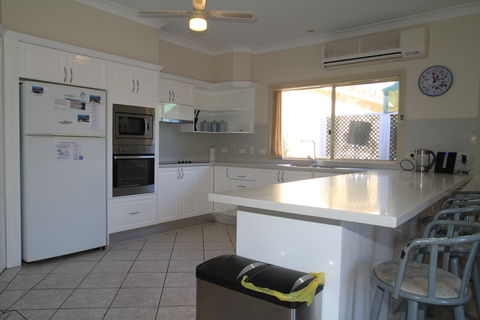 Cormorant Waterfront Home - Accommodation in Brisbane 0