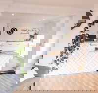 Eight Spence - Accommodation in Brisbane