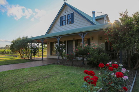 Emma's Cottage Vineyard - Accommodation in Brisbane 0