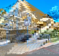 Golden Riviera Beach Resort - Accommodation in Brisbane