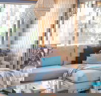 Kings Point Lake House - Accommodation in Brisbane