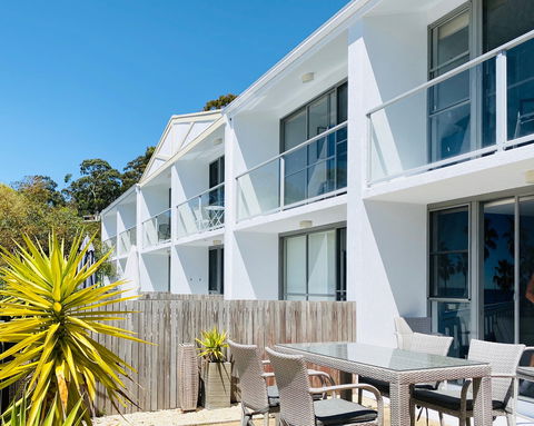 Lorne World - Accommodation in Brisbane 1