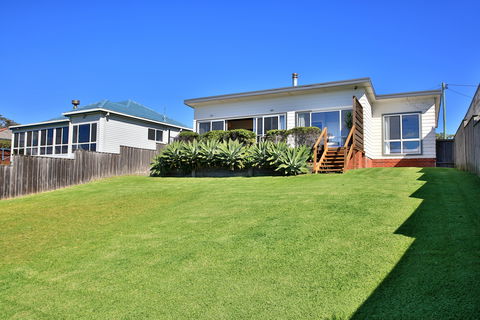 Seakissed Beachhouse - Accommodation in Brisbane 1