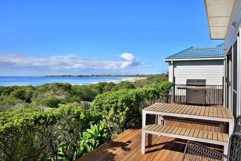 Seakissed Beachhouse - Accommodation in Brisbane 2